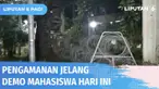 Sejumlah barrier berukuran besar dan kawat berduri telah dipersiapkan sejak malam jelang aksi demo mahasiswa hari ini. Nantinya, ada tujuh tuntutan yang disampaikan, salah satunya penolakan masa jabatan presiden.