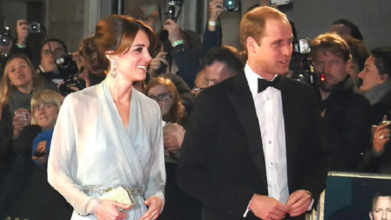 Kate Middleton dan Pangeran William saat menghadiri pemutaran film Spectre