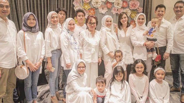 Momen Ulang Tahun Shandy Aulia Rayakan Bareng Keluarganya Yang Muslim Hot Liputan6 Com