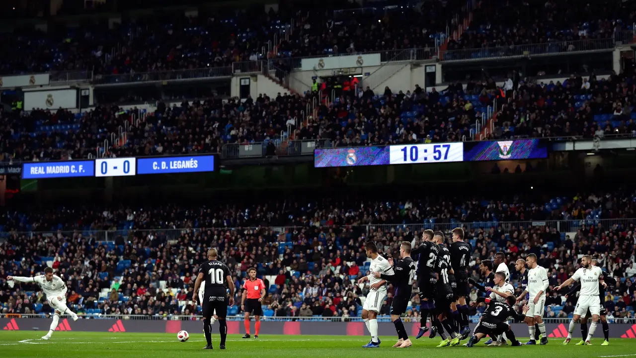 Sergio Ramos Cetak Gol ke-100