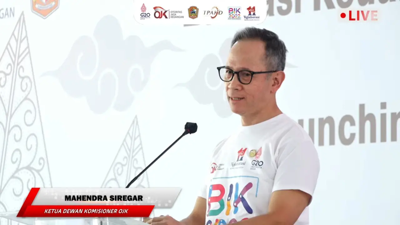 Ketua Dewan Komisioner OJK Mahendra Siregar