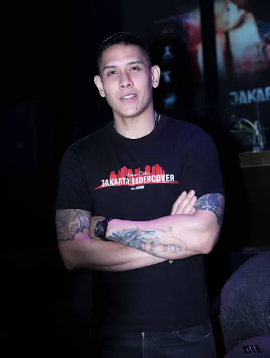Aktor 28 tahun itu merasa tertantang dengan peran feminim dalam film Jakarta Undercover. Film yang diangkat dari novel karya Moammar Emka itu, ia berperan sebagai Awi. (Nurwahyunan/Bintang.com)