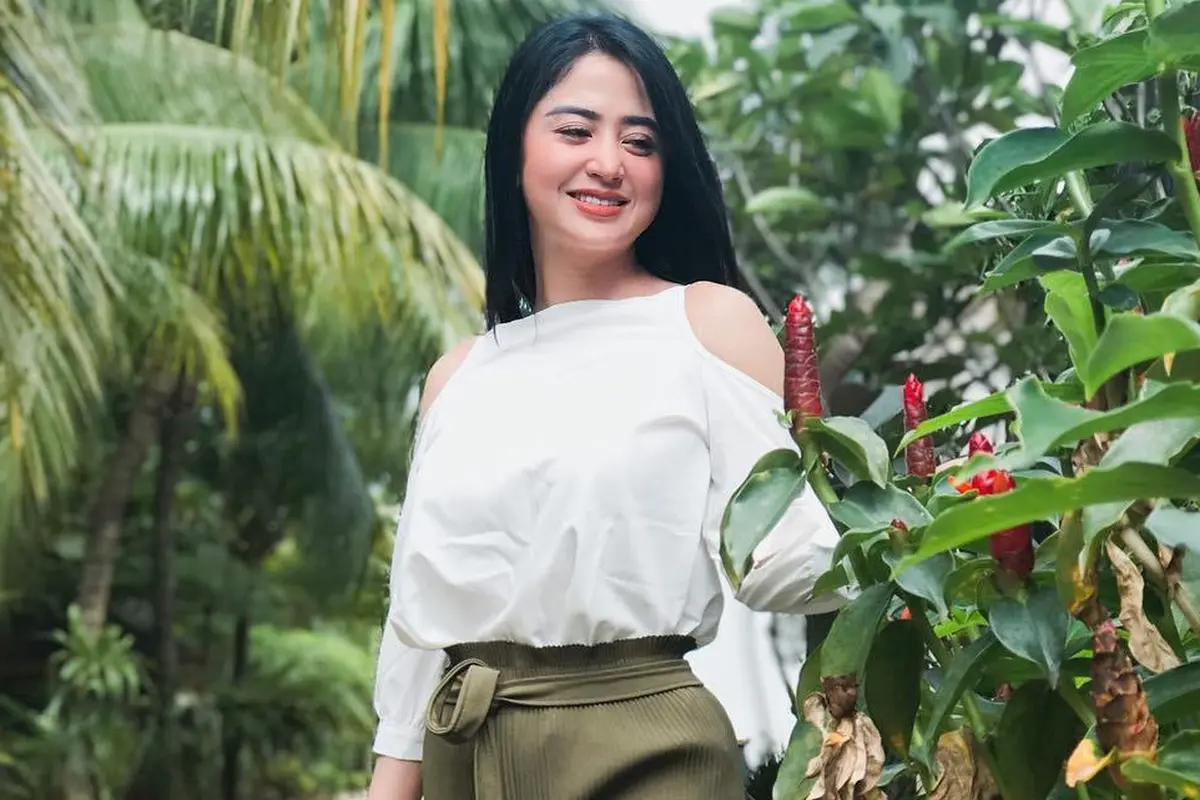 Dewi Perssik