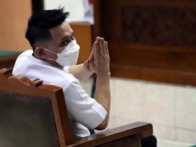 Terdakwa obstruction of justice atau upaya menghalangi penyidikan perkara tewasnya Brigadir Nofriansyah Yosua Hutabarat atau Brigadir J, Kompol Chuck Putranto menjalani sidang tuntutan di Pengadilan Negeri Jakarta Selatan, Jumat (27/1/2023). Chuck Putranto dituntut dua tahun penjara. (Liputan6.com/Johan Tallo)