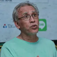 Iwan Fals usai tampil di konser bertajuk Situs Budaya. (Adrian Putra/Bintang.com)