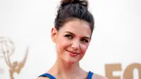 Cara Katie Holmes Buat Hidup Bermakna
