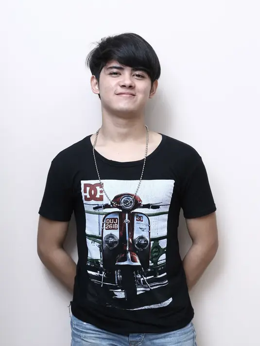 Meskipun sudah berusaha merespon baik para penggemarnya, terkadang masih ada yang menyebut Aliando Syarief sombong. Hal ini dimaklumi Ali lantaran dirinya memang tak setiap waktu bisa menyapa para fansnya. (Galih W. Satria/Bintang.com)