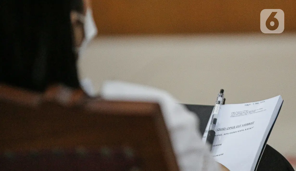 Terdakwa kasus pembunuhan berencana Brigadir Yosua Hutabarat, Putri Candrawathi menjalani sidang lanjutan di Pengadilan Negeri Jakarta Selatan, Jakarta, Kamis (2/2/2023). Diketahui sebelumnya Putri Candrawathi dituntut 8 tahun penjara. (Liputan6.com/Faizal Fanani)