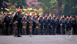 Ratusan personel Brimob mengikuti gelar pasukan pengamanan KAA di Mako Brimob Kelapa Dua, Depok, Selasa (14/5/2015). Sebanyak 3.000 personel Brimob Polri diterjunkan mengawal Konferensi Tingkat Tinggi Asia-Afrika. (Liputan6.com/Yoppy Renato)