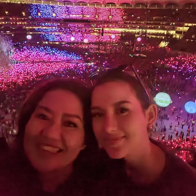 Hubungan dengan Azriel Sempat Tak Direstui, Ini 6 Potret Sarah Menzel dan Ibunda