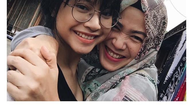 Kebersamaan Hanggini dan Ibunda yang Jarang Tersorot. (Sumber: Instagram.com/hanggini)