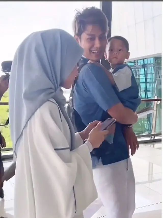 7 Potret Lesty Kejora dan Rizky Billar Jalani Umroh, Ajak Baby Levian