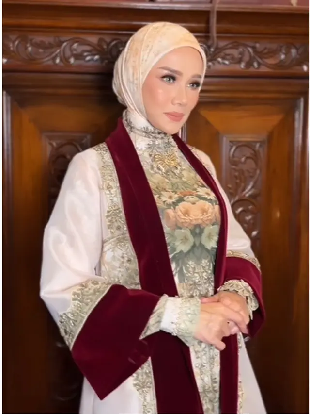 6 Potret Detail Kaftan Mulan Jameela di Pengajian Al Ghazali, Dibalut Outer Mewah
