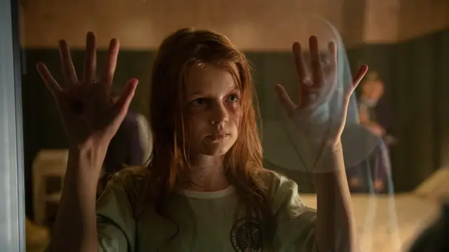 Posy Taylor sebagai Natalie dalam The Devil's Light. (Foto: Dok. Gold Circle Films, Lionsgate)