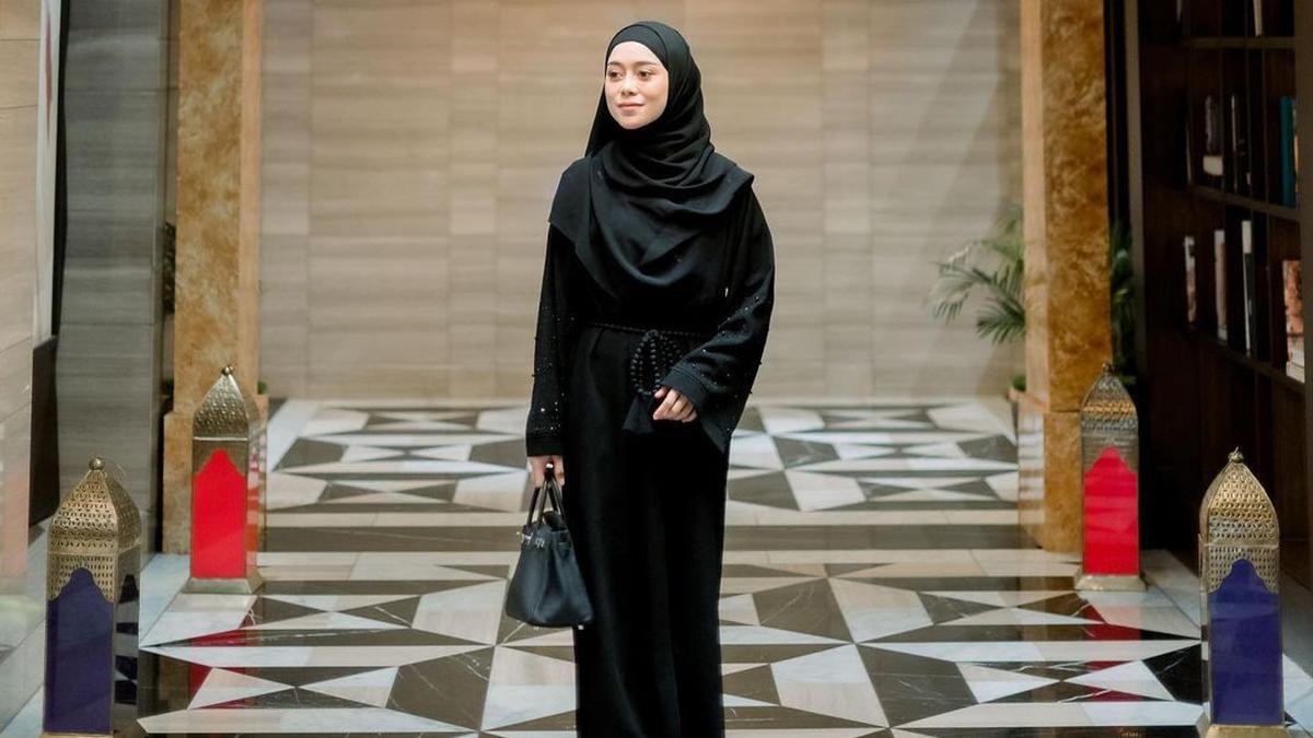 Menengok Gamis Lesty Kejora yang Laris di Pasar Tanah Abang - Islami
