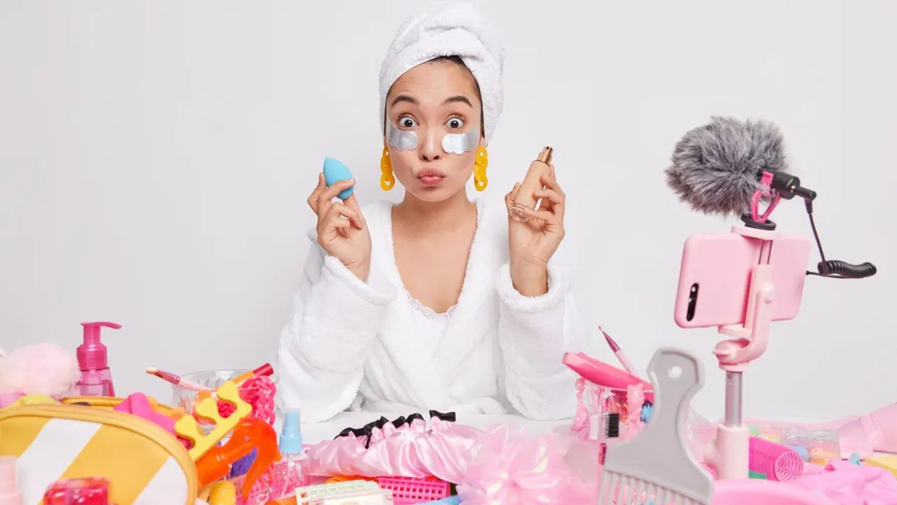 Produk Kecantikan 2 in 1: Makeup Sekaligus Skincare, Benarkah Efektif? Ini Penjelasannya!