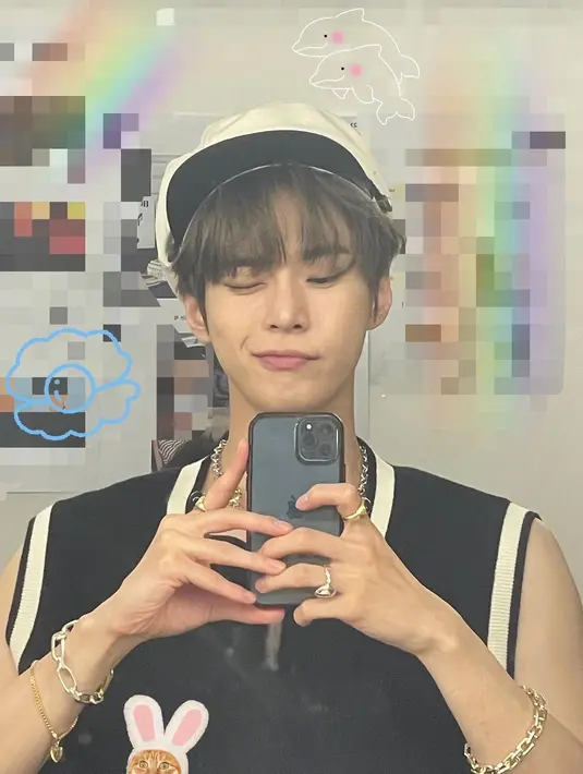 <p>Doyoung dikenal sebagai idol yang mempunyai suara yang sangat lembut dan sangat merdu hingga membuatnya ditunjuk menjadi vokalis utama di grup NCT 127. (FOTO: instagram.com/do0_nct/)</p>