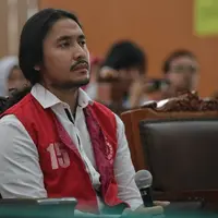 Penyanyi Marcello Tahitoe hadir dalam sidang putusan. Sidang kasus penyalahgunaaan narkoba berlangsung di Pengadilan Negeri Jakarta Selatan, Selasa (16/1/2018). (Adrian Putra/Bintang.com)
