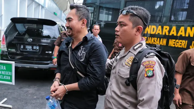 [Bintang] Gatot Brajamusti