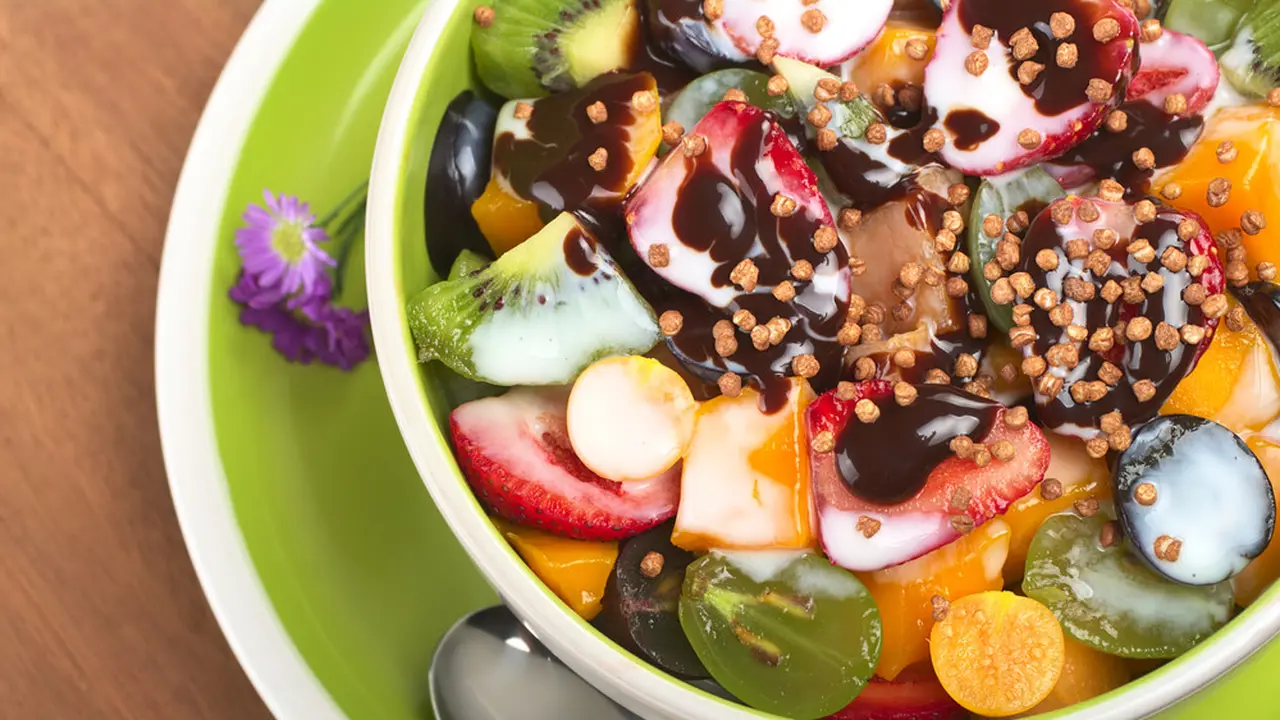 salad buah saus coklat