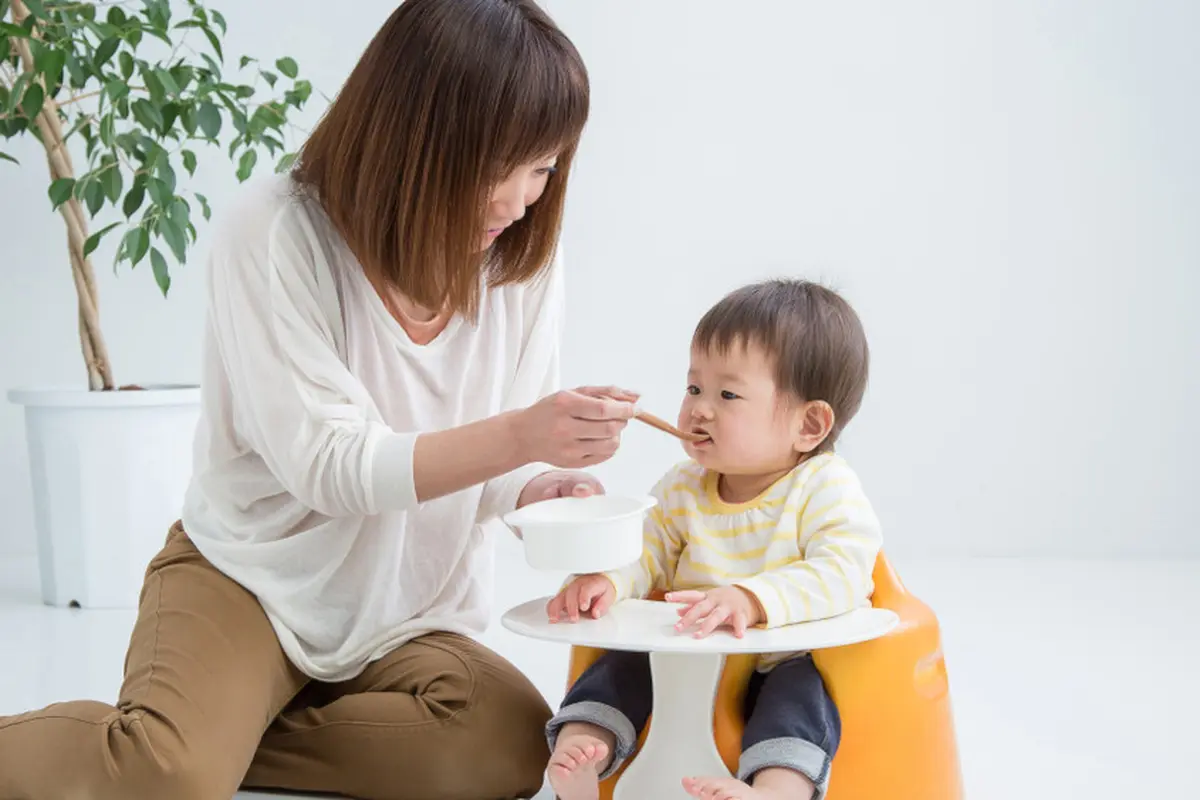 anak makan
