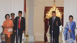 Presiden SBY menyampaikan pidatonya ketika menyambut kedatangan Presiden Jokowi di Istana Negara, Jakarta, Senin (20/10/2014) (Liputan6.com/Herman Zakharia)
