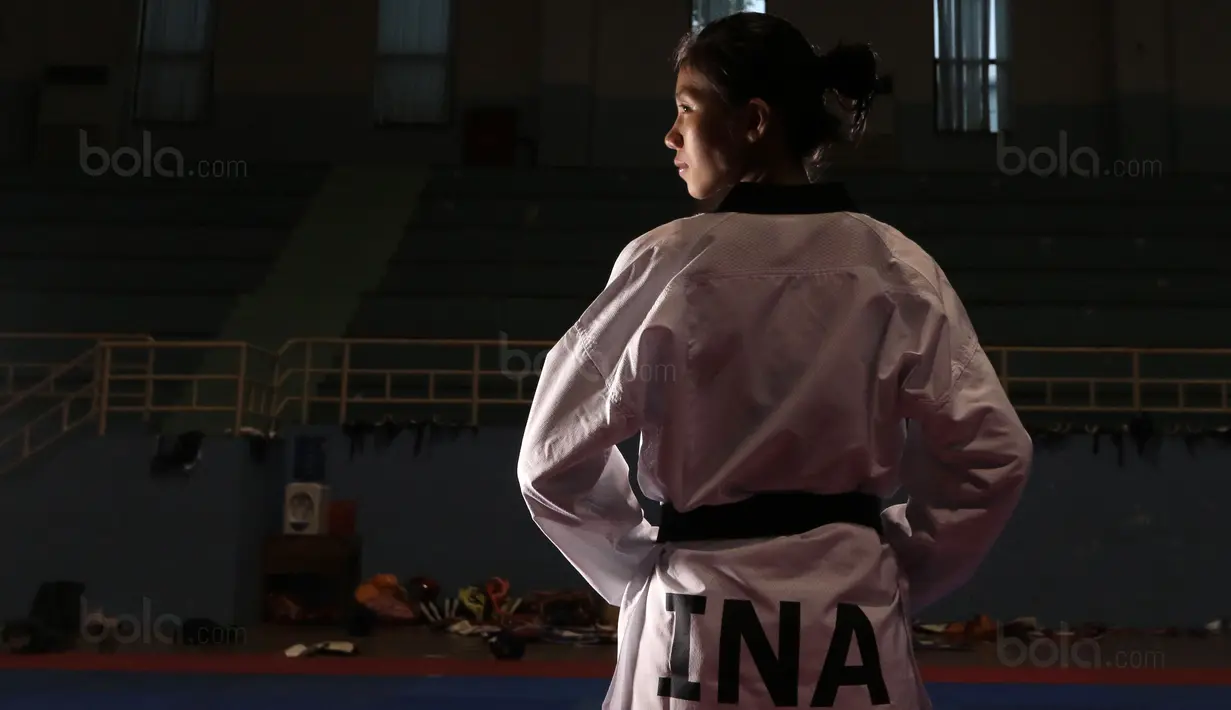Mariska Halinda adalah atlet Taekwondo Indonesia yang menjadi andalan untuk meraih medali emasi pada SEA Games 2017. (Bola.com/Nicklas Hanoatubun)