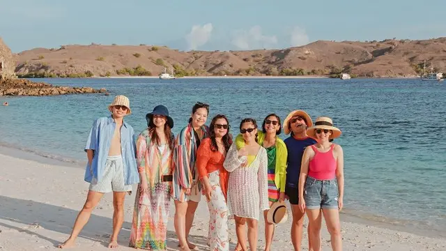 Nagita Slavina Liburan di Labuan Bajo.