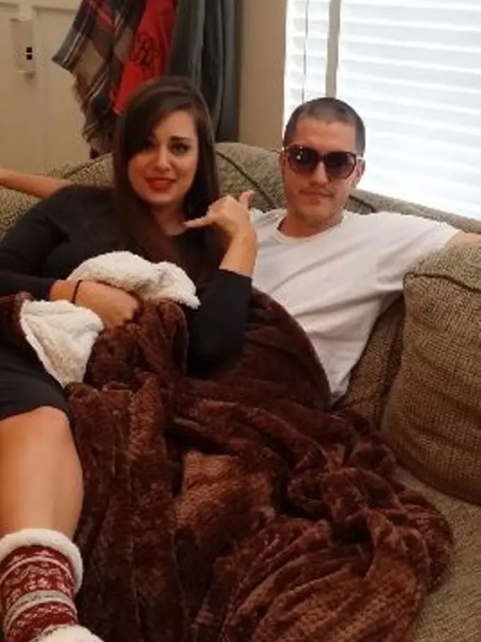 Umumkan Kehamilan, Pasangan Ini Pilih Cara dengan Parodikan Lagu