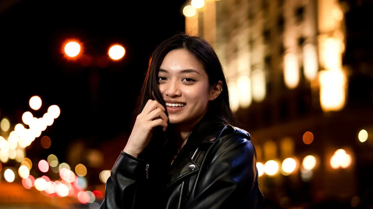 Perempuan Wajib Tahu! Ini 5 Cara Bepergian Sendiri di Malam Hari dengan Aman - Cover