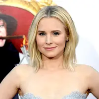 Bell merasa terganggu dengan sifat wartawan tersebut, setelah Bell menampar Kevin lalu ia pergi meninggalkan (Kevin) yang tersungkur di atas karpet merah. (AFP/Bintang.com)