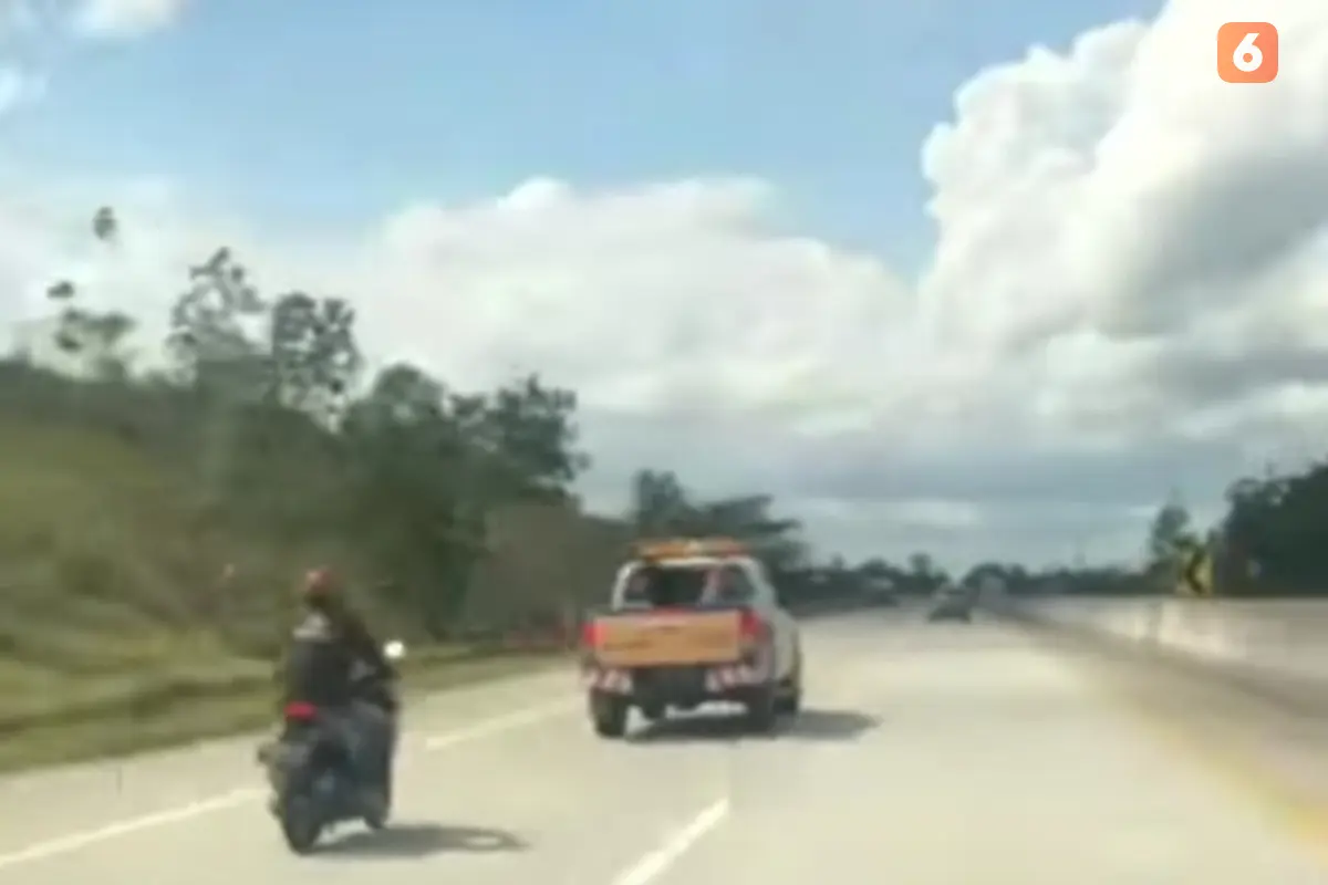 Terobos Jalan Tol