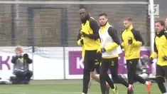 Mantan manusia tercepat di bumi, Usain Bolt, coba meniti karier di cabang sepak bola dengan bergabung dengan klub asal Australia.