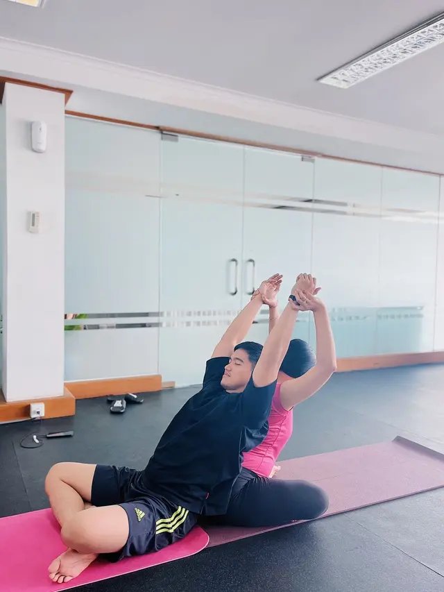 Erina Gudono lakoni prenatal yoga (Instagram/jamilatus.sadiyah)