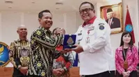 Kepala Dinas Komunikasi, Informatika, Statistik dan Persandian (Diskominfo) Kabupaten Probolinggo Yulius Christian bersama Wakil Kepala BSSN RI Komjen Pol Luki Hermawan (Istimewa)