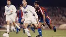 Romario bergabung dengan Barcelona tahun 1993-1995 di bawah asuhan pelatih Johan Cruyff. Romario terpilih menjadi Pemain Terbaik Dunia FIFA tahun 1995. (Youtube.com)