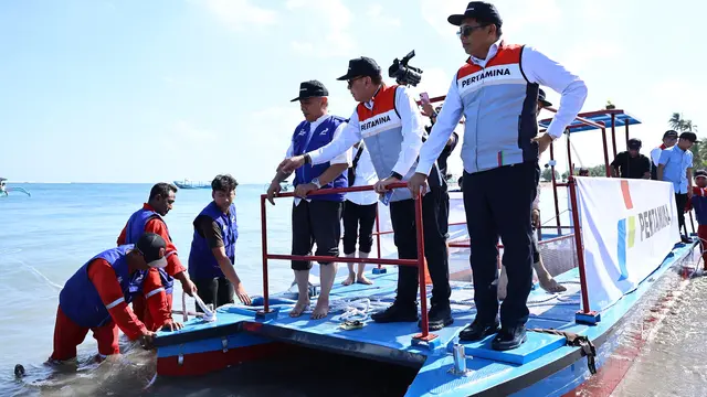 Solusi Atasi Sampah Perairan, Komisari Utama Pertamina Resmikan Penggunaan Kapal "Autonomous Trash Skimmer" di Pesisir Bali