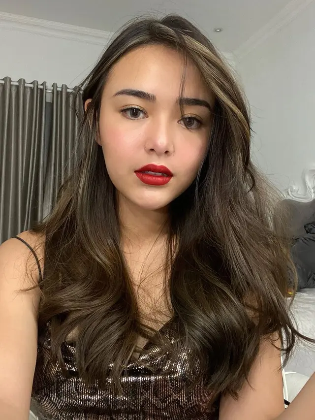 Biasa Tampil Natural, Ini 6 Gaya Amanda Manopo dalam Makeup Tebal