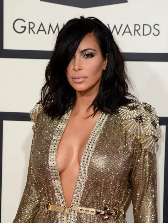 Kehamilan Kim Kardashian tidak menghalangi penampilannya, ia tetap mengenakan busana yang terbuka dan tetap terlihat seksi. (Bintang/EPA)