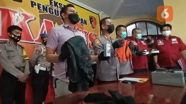 Polres Serang Kota Tangkap Pelaku Jebol ATM Untuk Bayar Utang Pinjol dan Modal Judi Online. (Jumat, 29/10/2021). (Liputan6.com/Yandhi Deslatama).