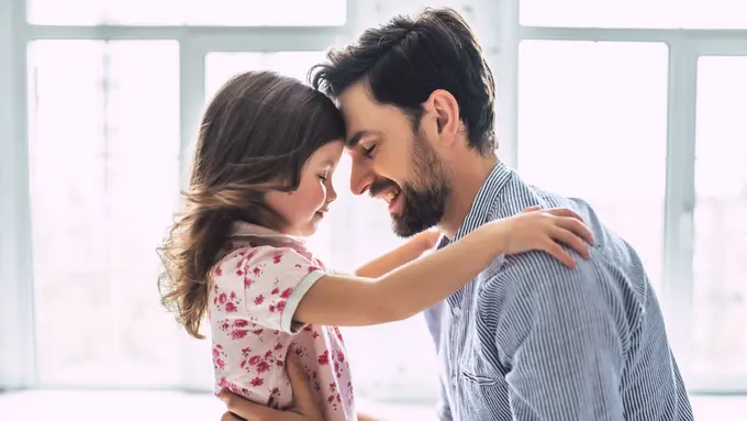 ayah dan anak perempuan