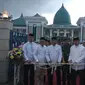 Ada gunungan kue Apem di Festival Ramadan Masjid Agung Surabaya sebagai sebuah tradisi yang dinamakan Megengan. 