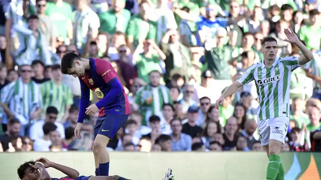 Ekspresi kekecewaan pemain Barcelona saat ditahan Real Betis di arena LaLiga 2024/2025