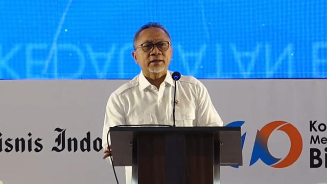 Menko Bidang Pangan Zulkifli Hasan dalam acara Arah Bisnis 2026: Menuju Kedaulatan Ekonomi, di Jakarta, Senin (8/12/2025). (Foto: Liputan6.com/Tira Santia)