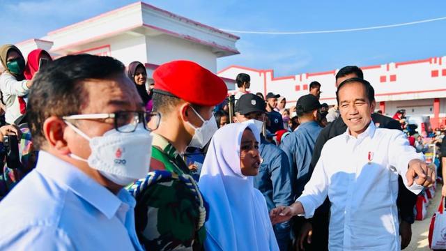 Siswa SMA di Buton mengeluh ke Jokowi akibat handphone miliknya rusak