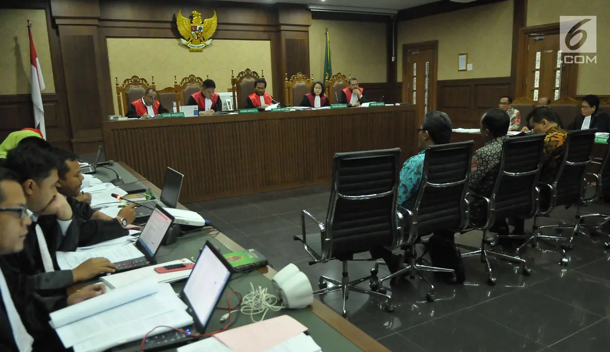 Suasana sidang kasus korupsi KTP Elektronik di Pengadilan Tipikor, Jakarta Pusat, Senin (29/5). Dalam kesaksiannya Andi Narogong mengakui mengenal Setya Novanto saat pengurusan percetakan kaos pemilu pada 2009 silam. (Liputan6.com/Helmi Afandi)