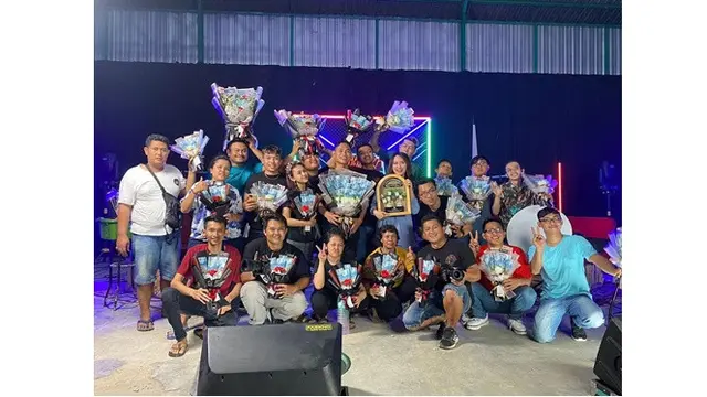 6 Potret Kesedihan Happy Asmara Tahu Timnya Alami Kecelakaan, Mobil Rusak Parah