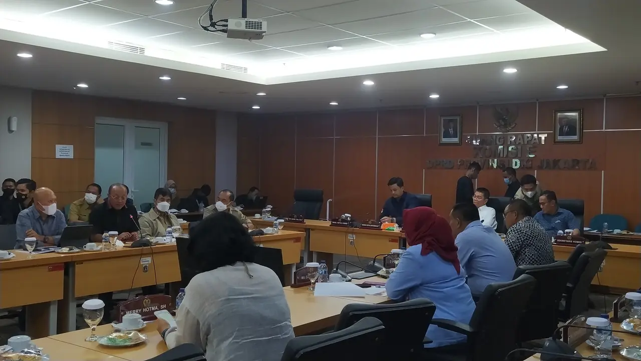 PT Jakpro menggelar rapat bersama Komisi E Dewan Perwakilan Rakyat Daerah (DPRD) DKI Jakarta membahas operasional Jakarta International Stadium (JIS). (Merdeka.com/Yunita Amalia)