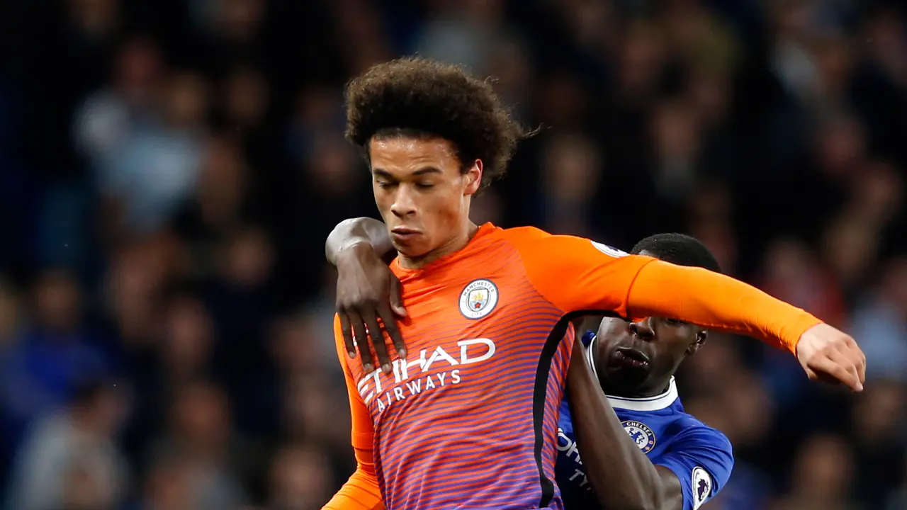 Gelandang Manchester City, Leroy Sane (depan), diprediksi bakal lebih bersinar pada musim depan. 