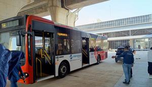 Akses calon penumpang Kereta Cepat Whoosh menuju Stasiun Halim Jakarta semakin mudah. Ini setelah dilakukannya uji coba rute baru Transjakarta menuju Stasiun Halim dengan rute Cawang - Jalan Mayjen Sutoyo - Jalan D.I Panjaitan - Stasiun Halim.